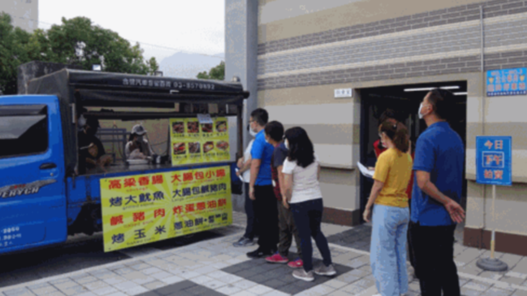 阿伯靠著擺攤養活妻小。(圖/法務部行政執行署花蓮分署)