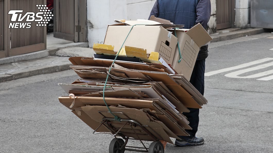 阿公爆出撿回收買到千萬房。（示意圖，與本文無關／shutterstock達志影像）