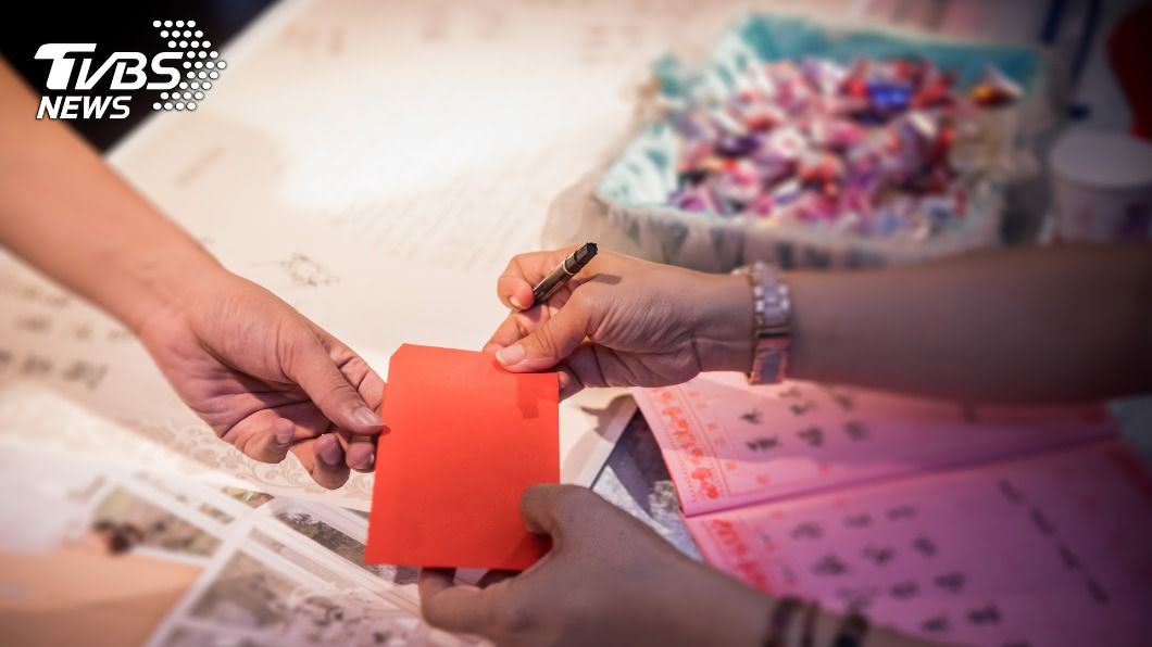 前主管斷聯10年突狂叩 她得知真相直呼:不舒服