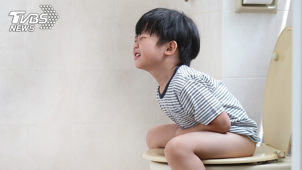 13歲男好奇尿從哪來 醫見膀胱藏「70公分電線」嚇壞