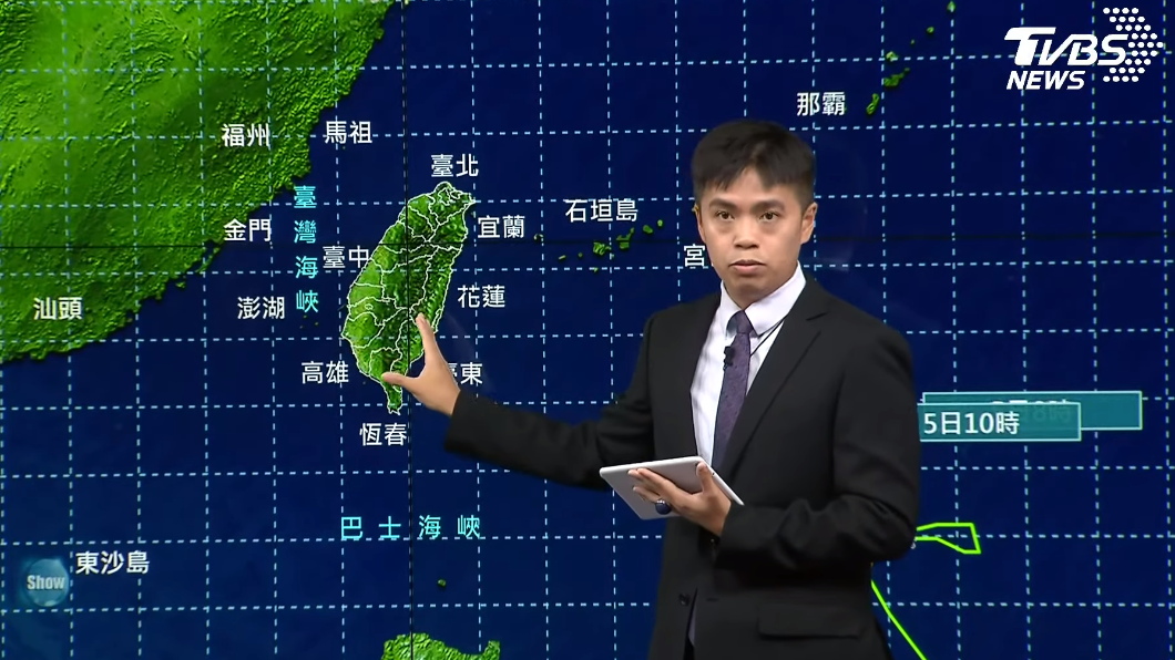 氣象局稍早對颱風閃電發布海上警報。(圖/TVBS)