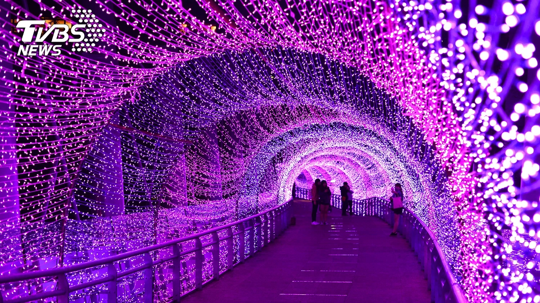 奇幻光廊燈飾。(圖/新北市政府提供)