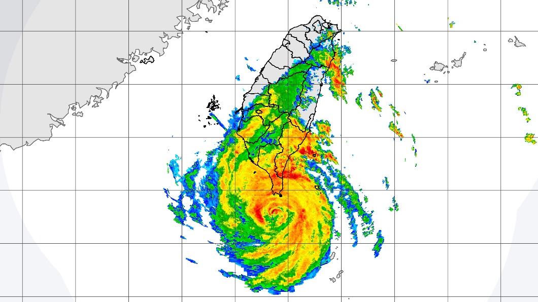 閃電颱風暴風圈籠罩 蘭嶼出現10級陣風