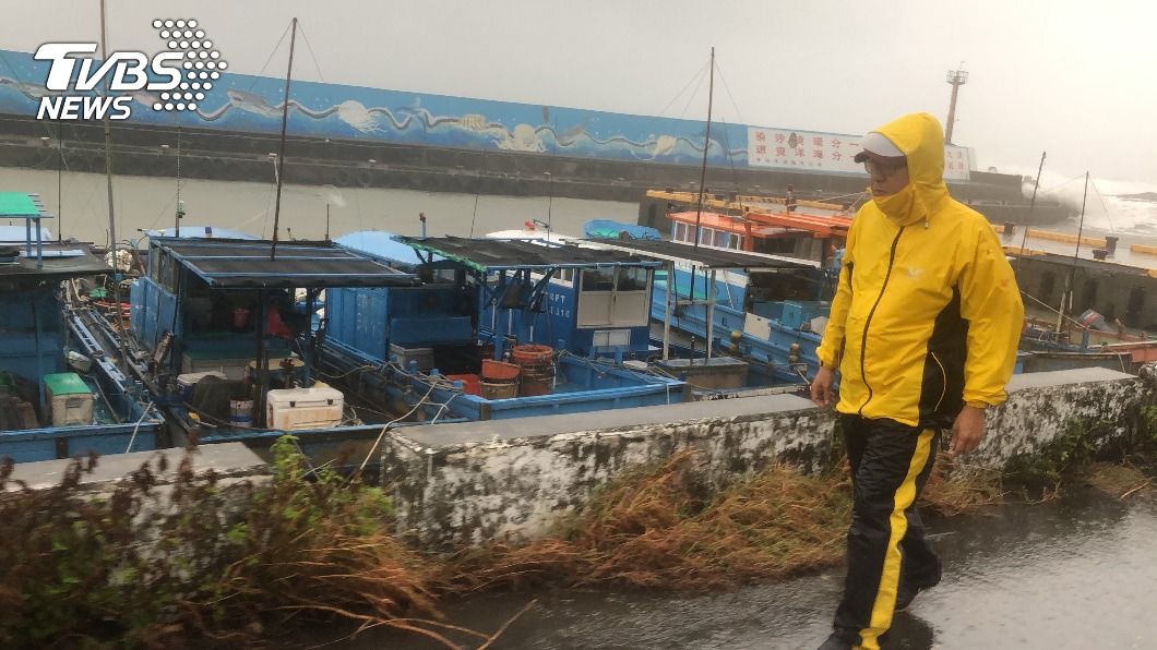潘孟安視察恆春半島各鄉鎮 籲入夜嚴防強風豪雨