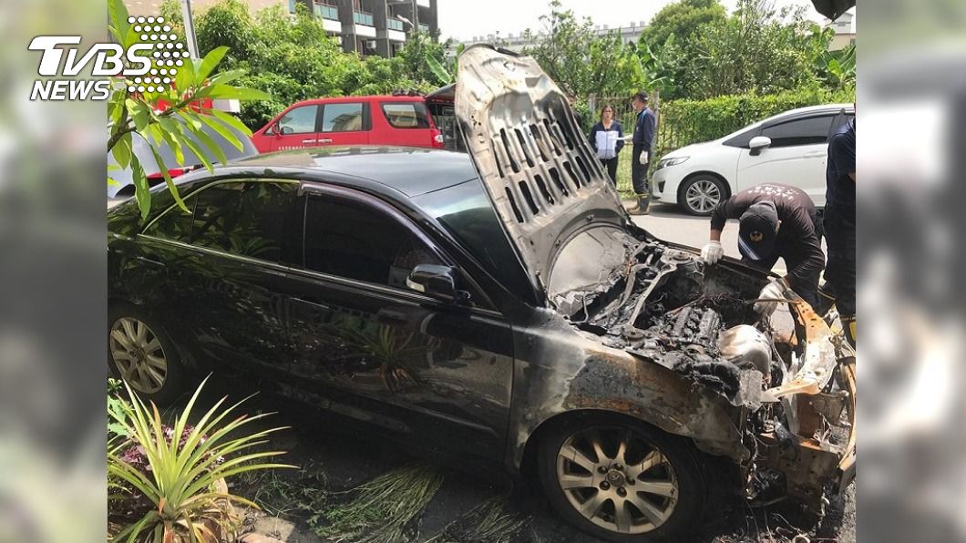 台南警爆重大違紀!涉投資賭博電玩 捲債務糾紛放火燒車