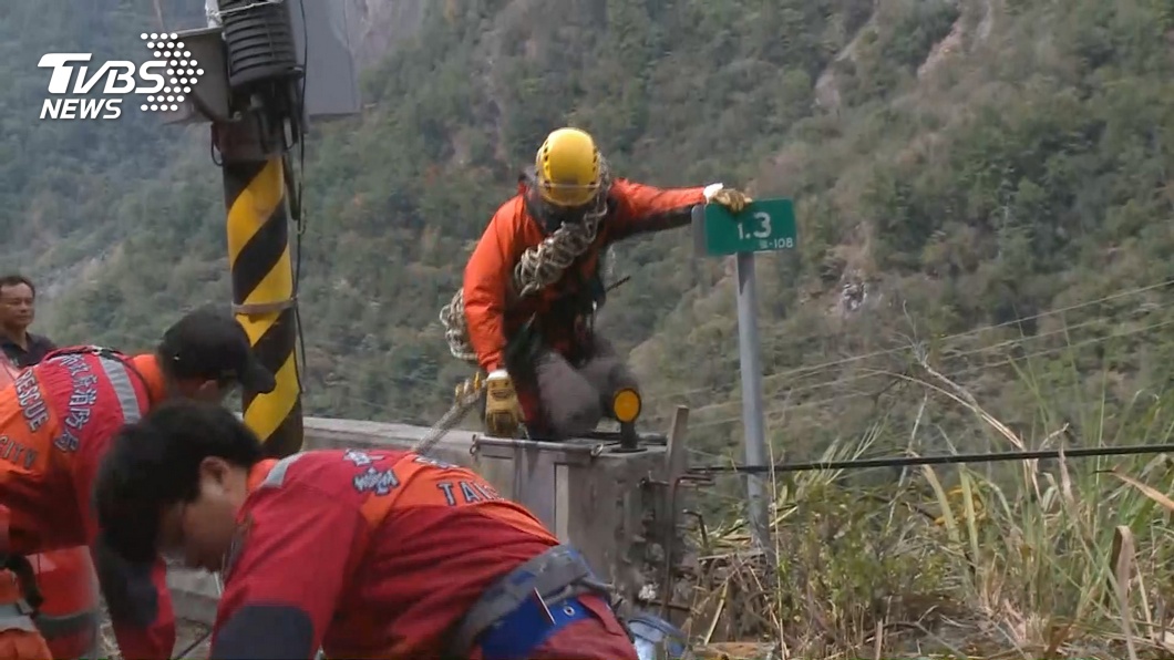男闖中橫管制段疑棄車跳崖 家屬控警救援延誤