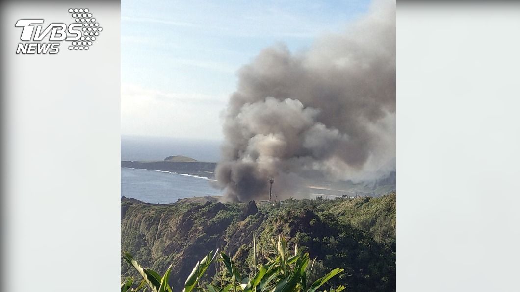 綠島垃圾場悶燒2日 濃煙飄散空氣瀰漫惡臭味