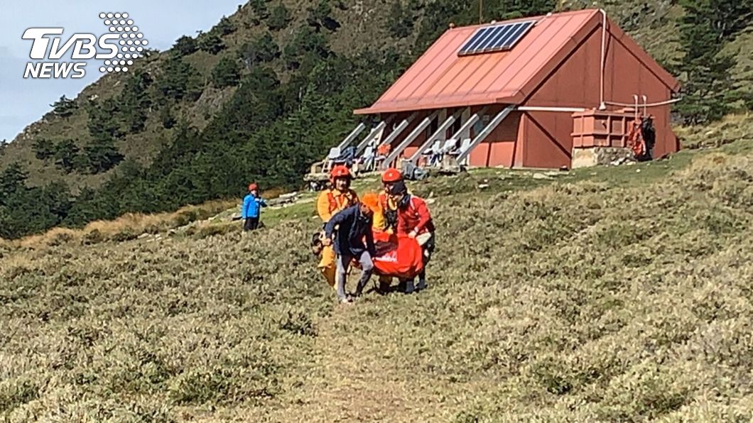 轆轆谷山屋山友疑肺水腫 黑鷹直升機緊急救護