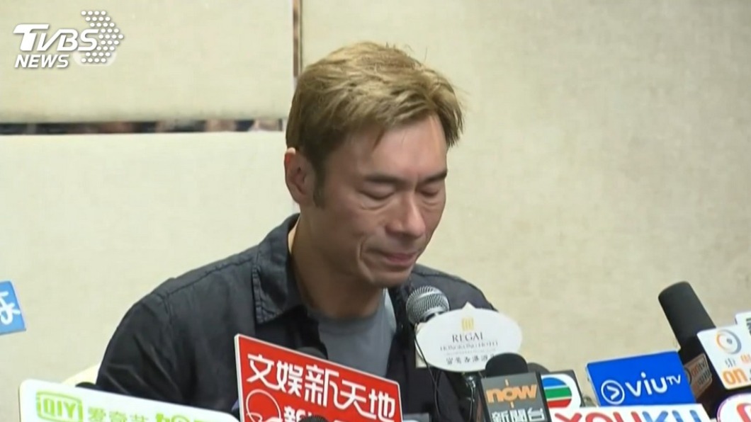 許志安爆出不倫戀後,在記者會上崩潰痛哭。(圖/TVBS資料畫面)