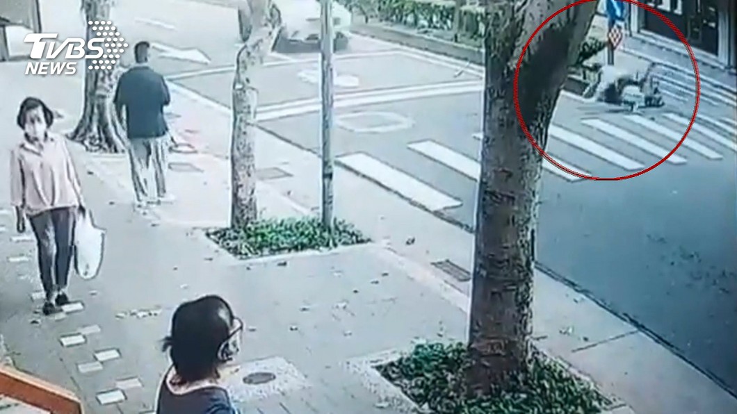 男亂丟垃圾逃跑遭撞亡!家屬控稽查員害命 環保局回應了