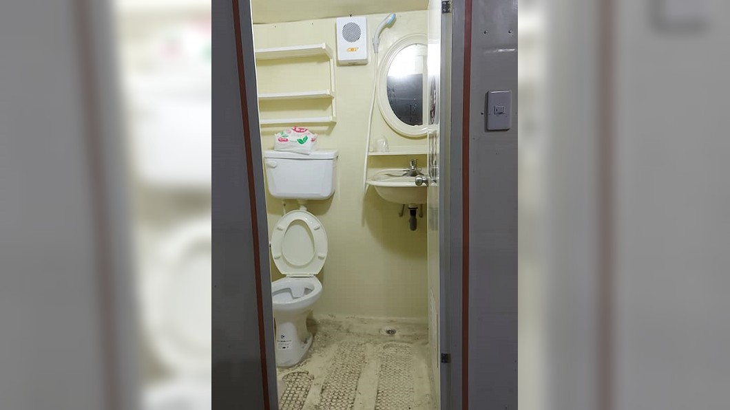 男童的家經翻修後還多了間臨時廁所。(圖/葉能振授權使用)