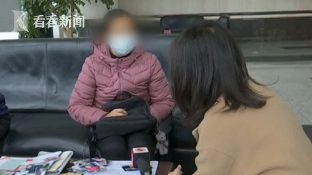 月嫂泣訴自己幫照顧孩子3年,卻被孩子父母積欠了14萬人民幣的薪水。(圖/翻攝自看看新聞)