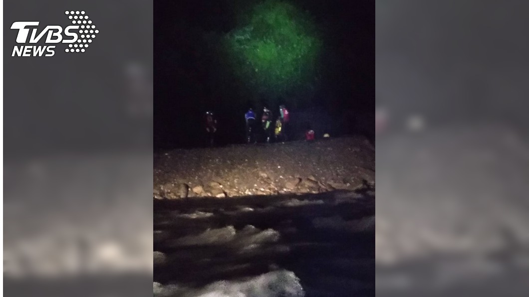 7遊客受困花蓮萬里溪沙洲　驚險一夜被救脫困