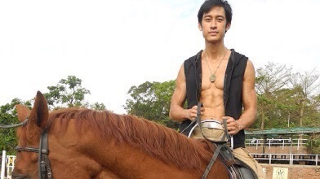 唐治平過去擁有壯碩肌肉身材。（圖／翻攝自唐治平微博）