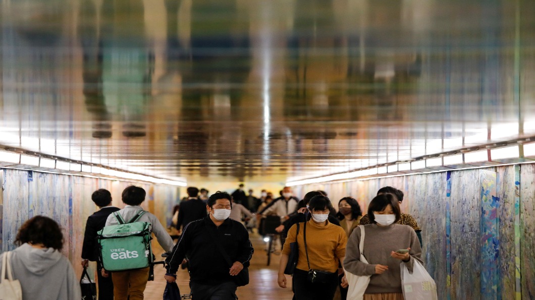 日本新增確診連破千 低溫助長疫情擴大