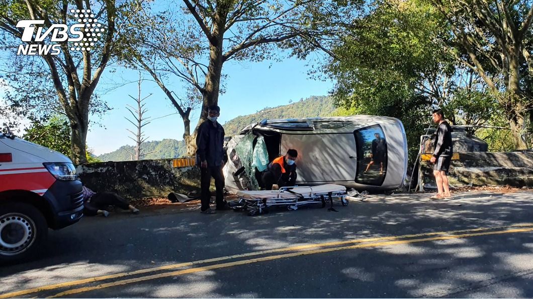 台14甲線仁愛段車自撞4傷 疑熄火釀煞車失靈惹禍