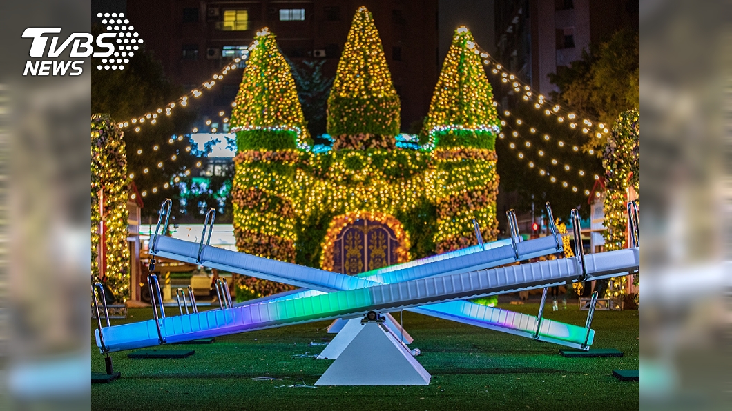站前廣場燈區—站前夢幻莊園。(圖/新北市政府提供)