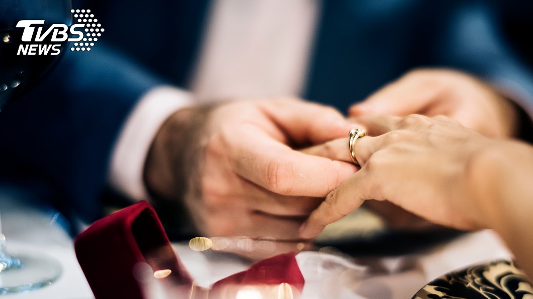 男擺爛婚禮喊「麻煩」遭10年女友甩 挽回嗆:妳太敏感