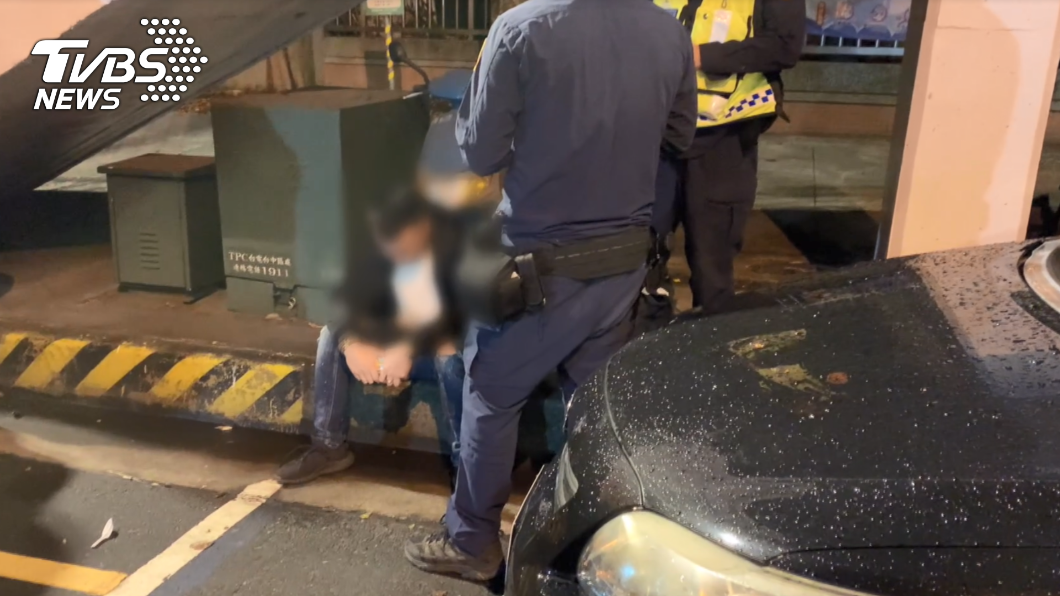 台中騎士遭撞噴飛慘死 酒駕男知闖禍「腿軟跪下」