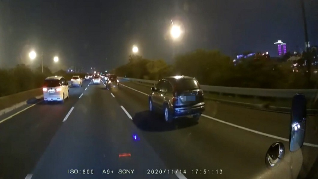 聲控大燈!汽車未開大燈 大聲公喊話提醒