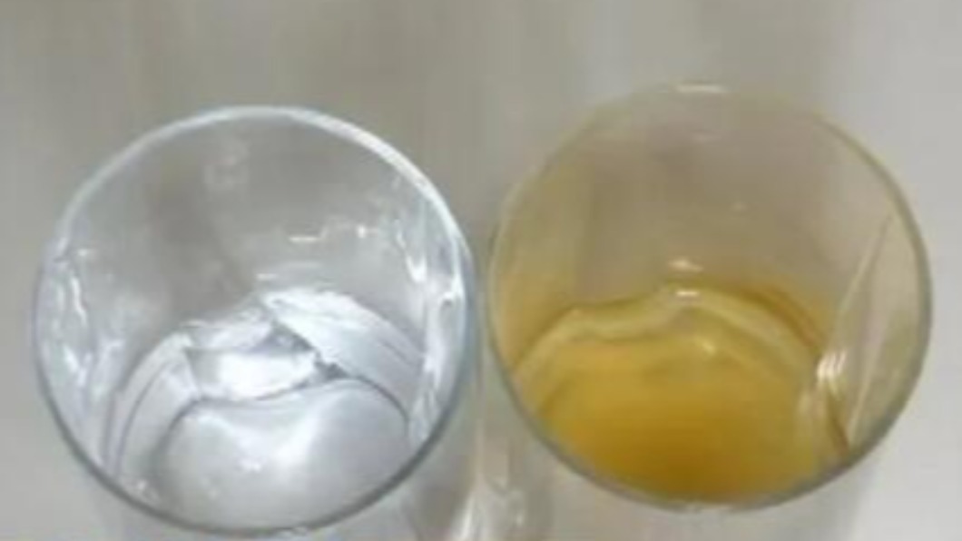 白開水與發奶湯之間的顏色差別。(圖/翻攝自《網易新聞》)