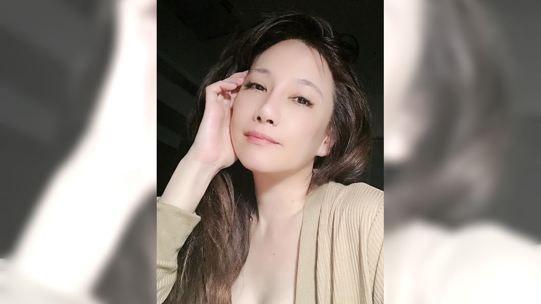 陳子璇貼出性感照,引起網友驚呼「兇器外露」。(圖/翻攝自陳子璇臉書)