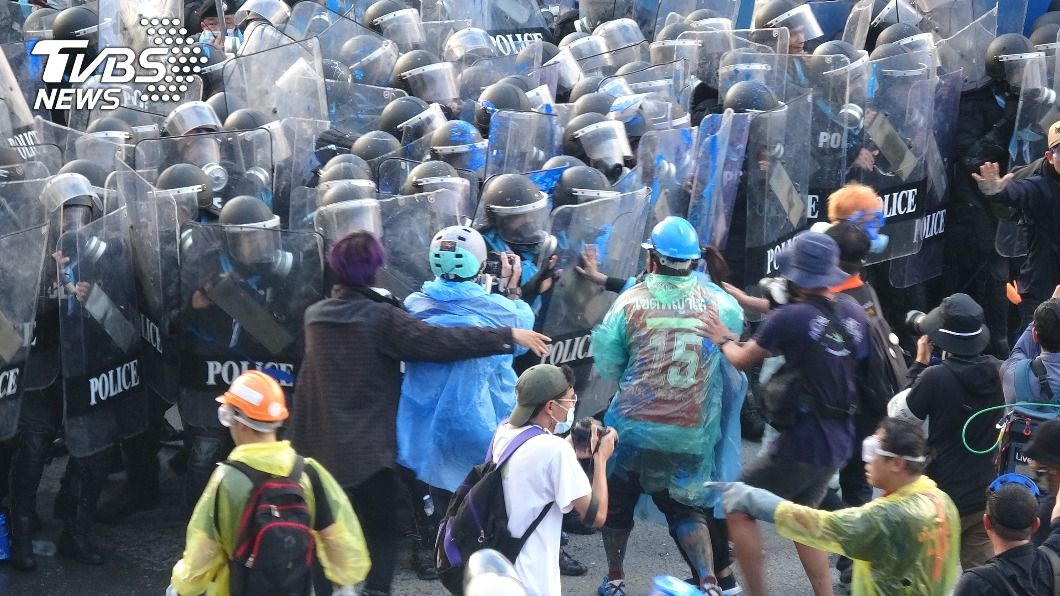 泰國反政府示威衝突升高 至少55傷其中6人槍傷