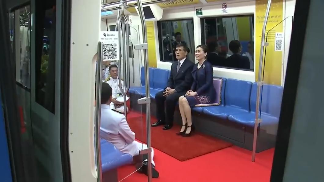 泰王「親民」搭地鐵 難平修憲卡關怒火