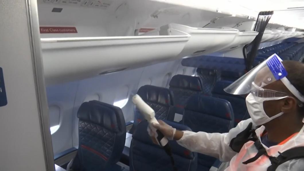 疫情飛航危機短期難解 美.法航空城忙轉型