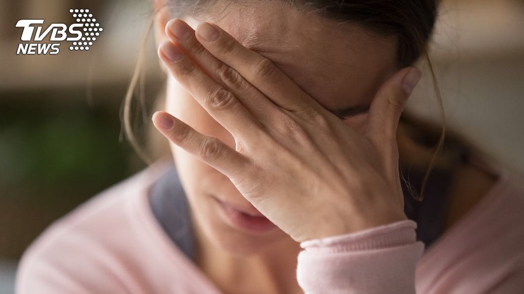女兒拍沙龍照穿「不雅T」 粗心母崩潰:我是壞媽媽