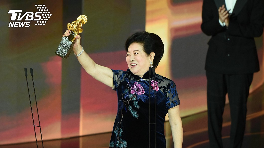 金馬57/等63年首騎金馬 81歲陳淑芳奪女配上台淚崩