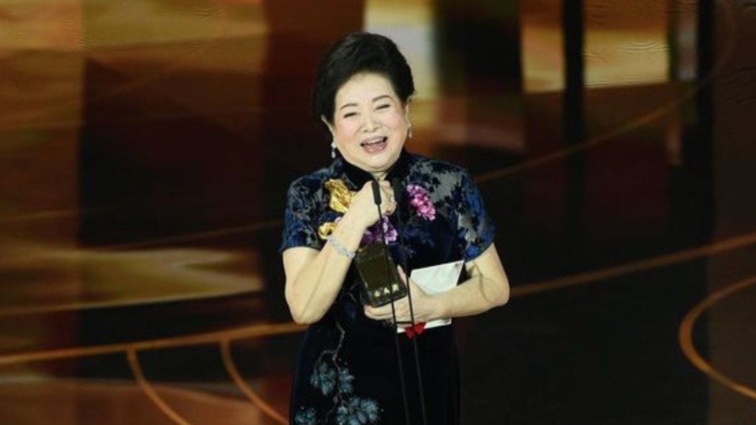 美夢成真抱走2匹馬！　陳淑芳奪影后寶座
