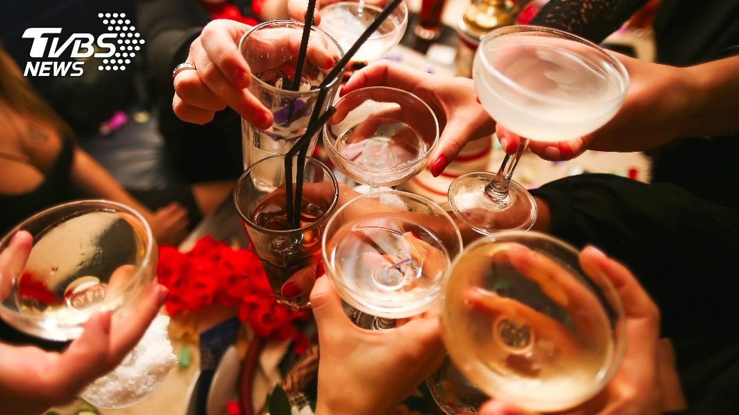 派對喝酒喝過頭!誤將「消毒劑」飲下肚 7人中毒身亡