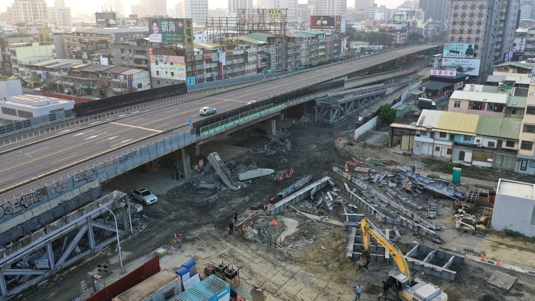 高雄民族陸橋機車道拆除 林欽榮盼12/1如期通車