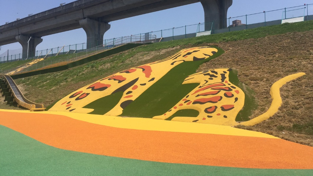 新北大都會堤坡樂園「雲豹滾輪滑梯」。(圖/翻攝自新北市政府網站)