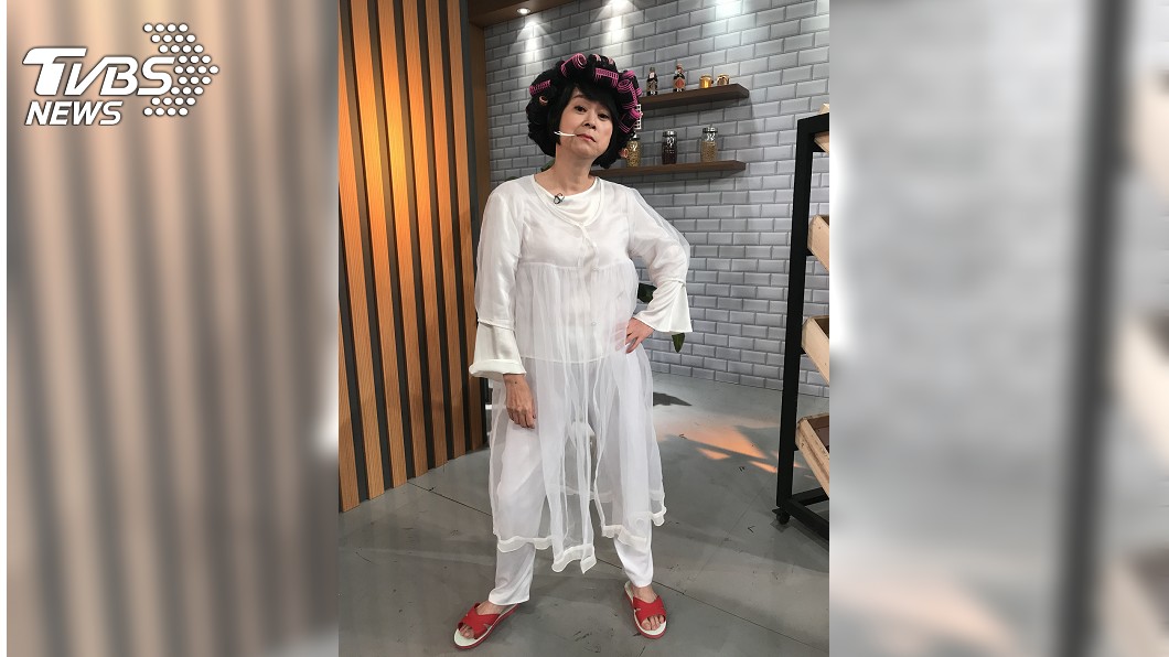 王月為節目扮包租婆。(圖/年代提供)