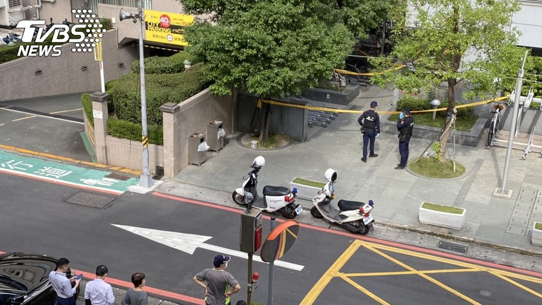 北市南京復興站旁防火巷1女墜樓亡 警封鎖現場調查