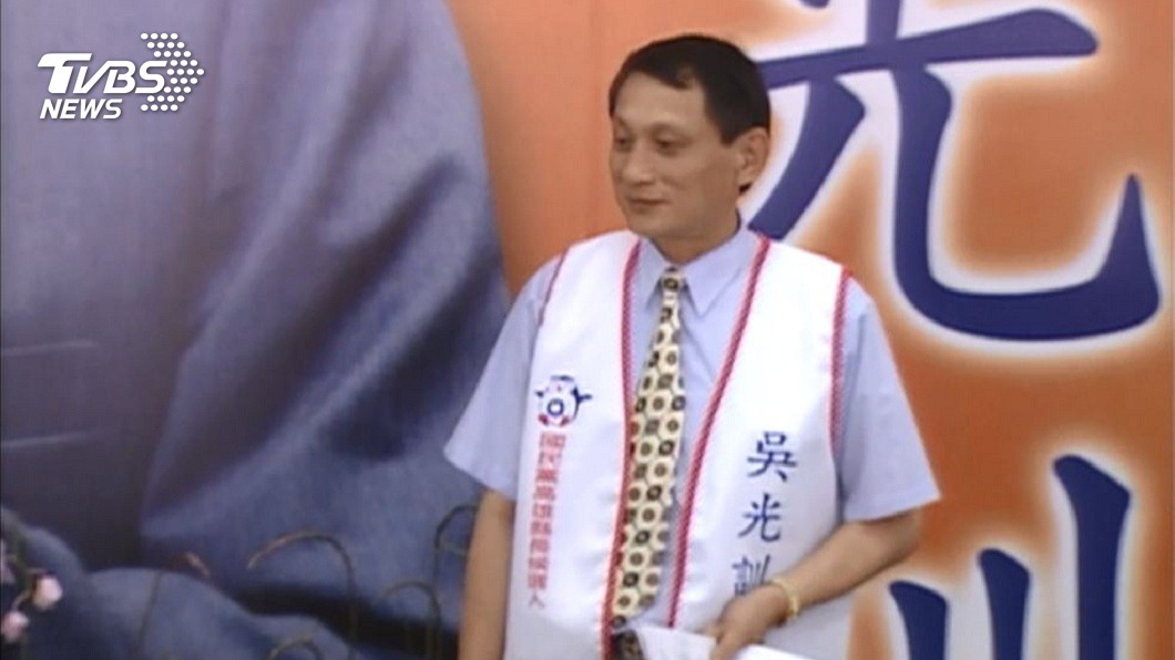 立委吳怡玎的父親吳光訓涉及康友炒股案,經檢方漏夜複訊諭令300萬元交保。(圖/TVBS)