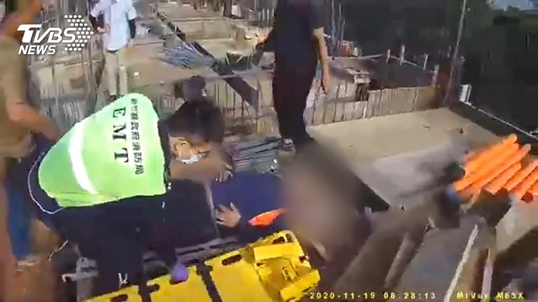好痛!鐵工踩空釀悲 生殖器遭鋼筋貫穿
