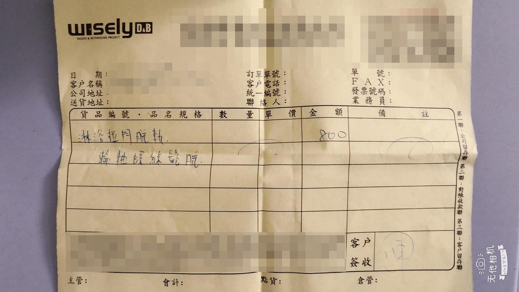 經過師傅檢查發現是螺絲鬆了6顆和拉門脱軌2個。（圖／翻攝自爆料公社）