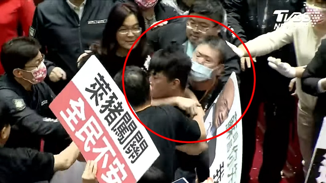 十字鎖喉陳柏惟！林為洲驚人背景曝　網驚：真有兇的本錢