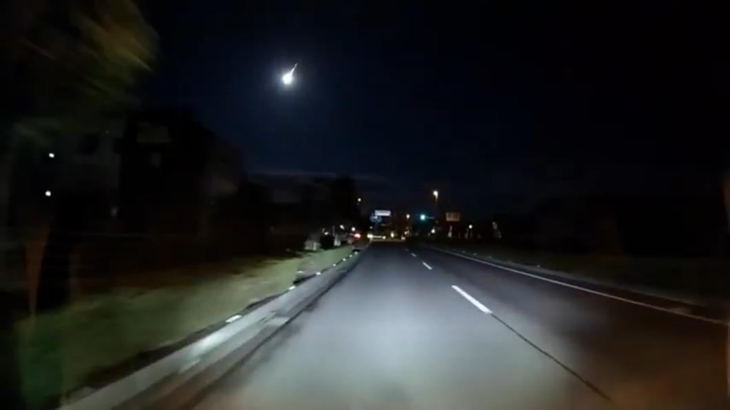 直擊!西日本火流星現蹤 黑夜瞬間如白晝