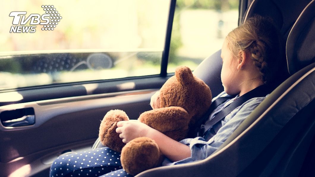 女童被單獨留在車內多時。（示意圖／shutterstock 達志影像）