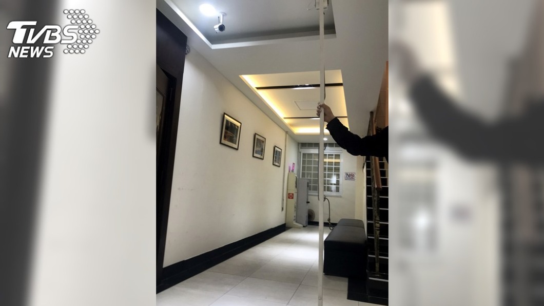 男子為報復樓上鄰居太吵,自製神器反擊。(圖/中央社)