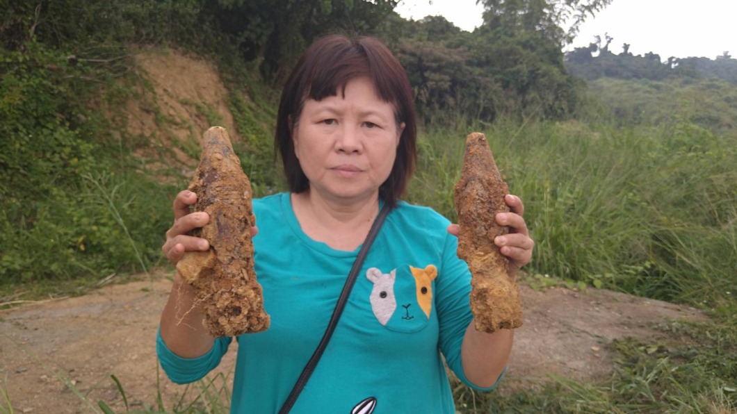 屏東發現未爆彈 議員「徒手抓2顆」拍照:凸顯不合理