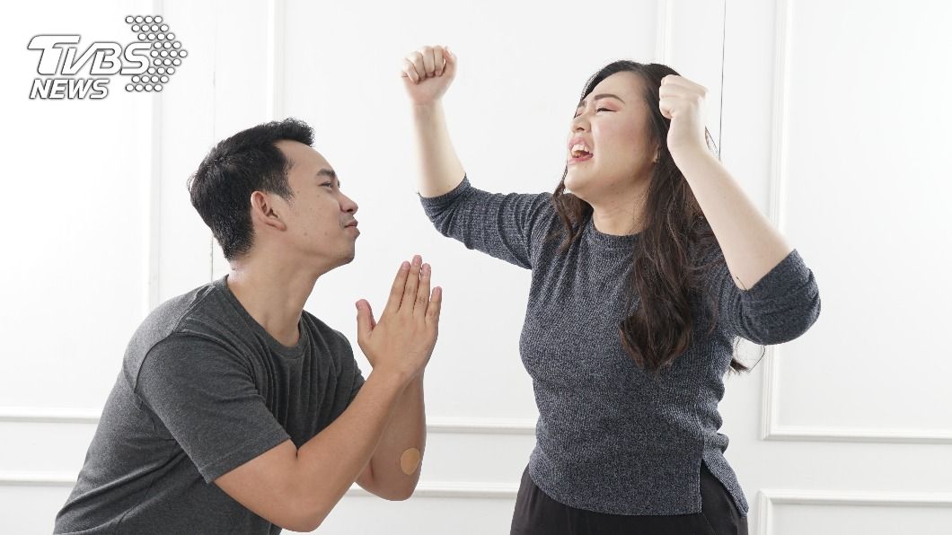 男友買東西買到借錢，讓女子相當生氣。（示意圖／shutterstock 達志影像）
