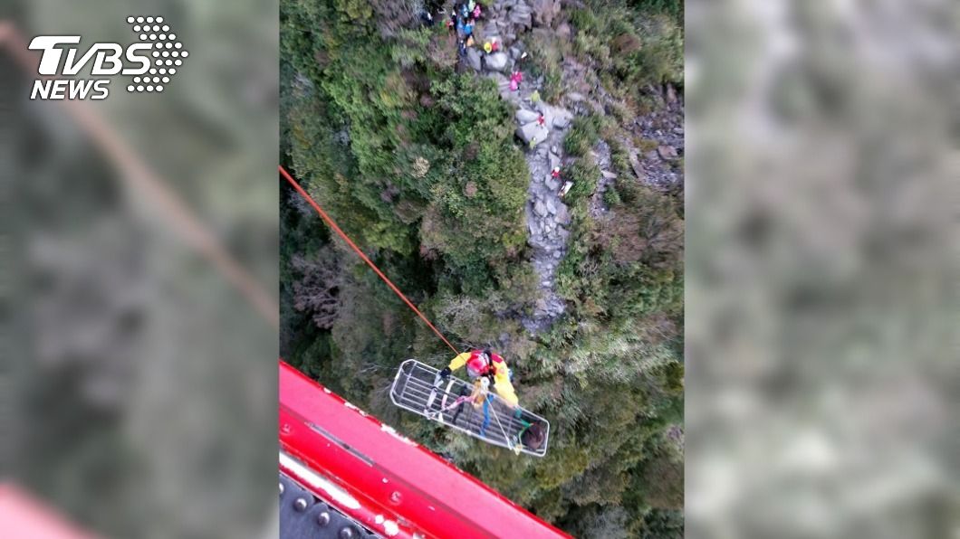 女山友北大武山受傷　空勤黑鷹直升機緊急救護