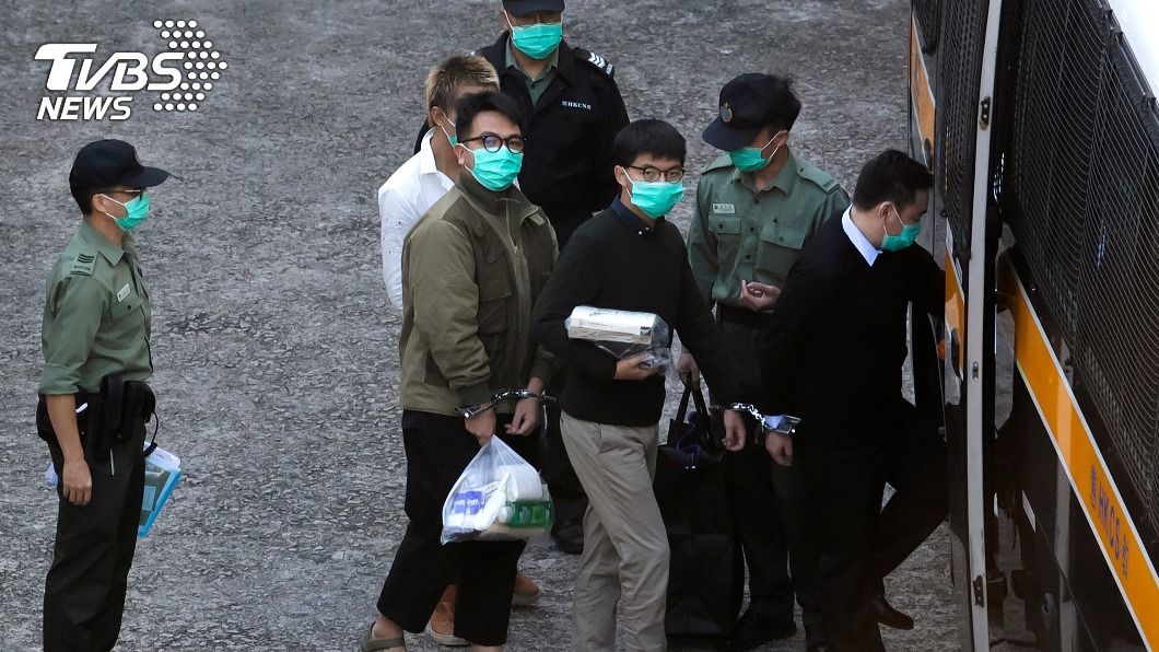 黃之鋒、周庭被判入獄 港民陣前召集人:政治打壓