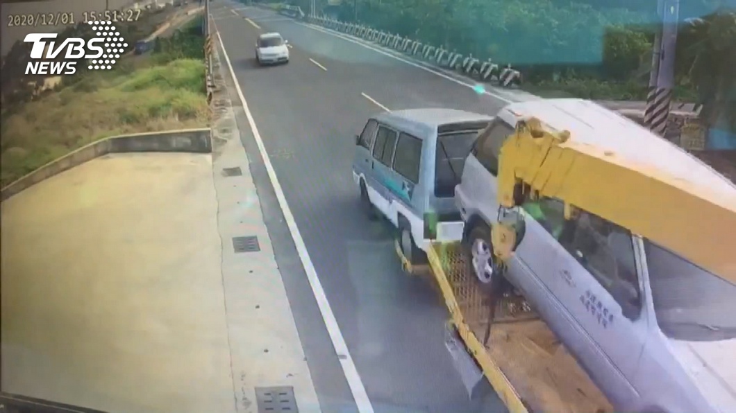 高雄路竹7旬老翁路倒農田旁 拖吊車輾斃肇逃