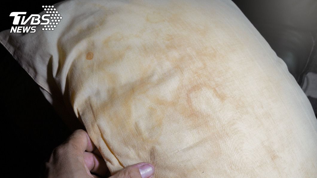 枕套藏汙納垢洗3天難洗淨 內行曝「妙招」:有效去漬